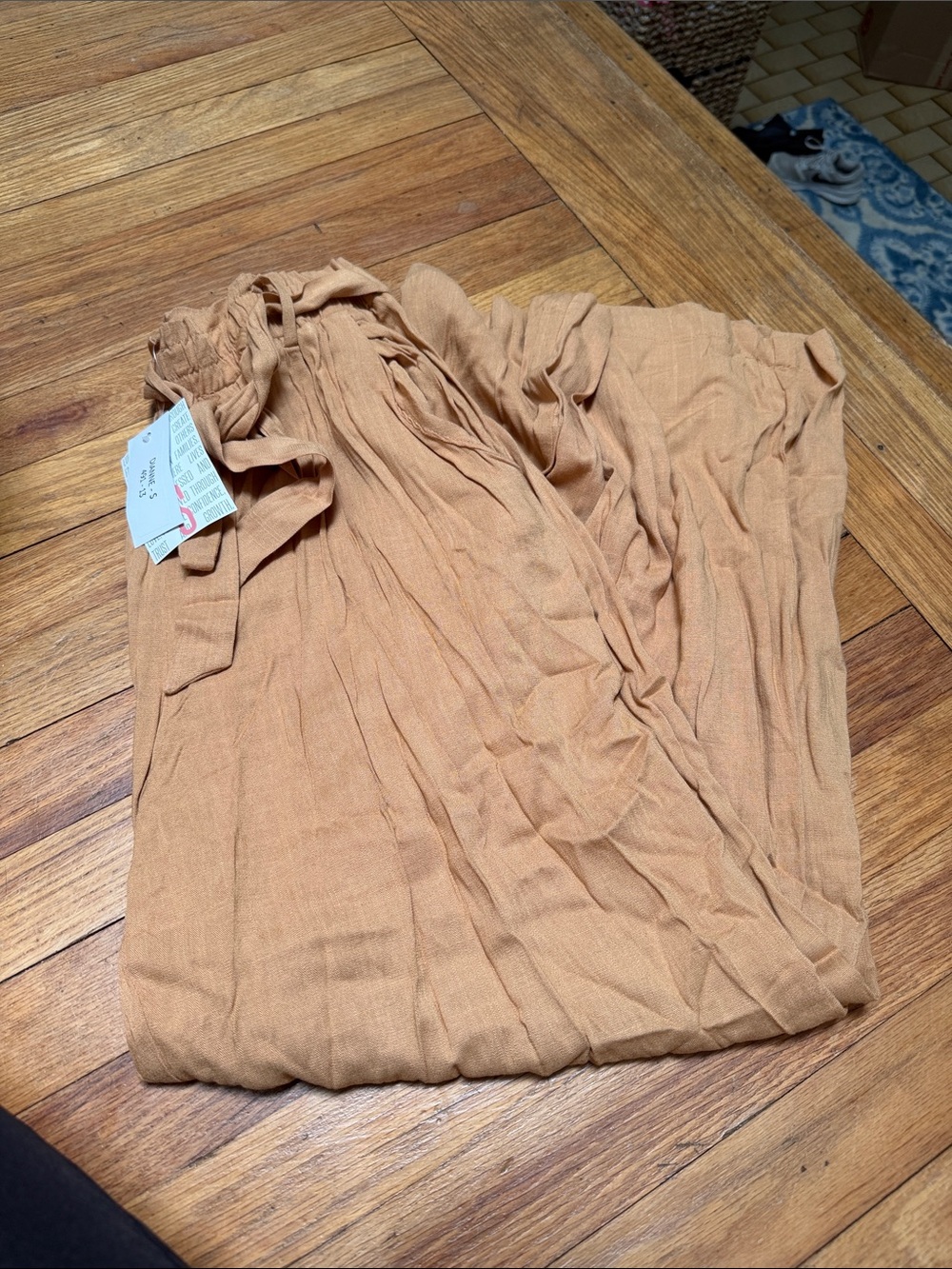 Lightweight Pleated flowy pants - Camel Tan